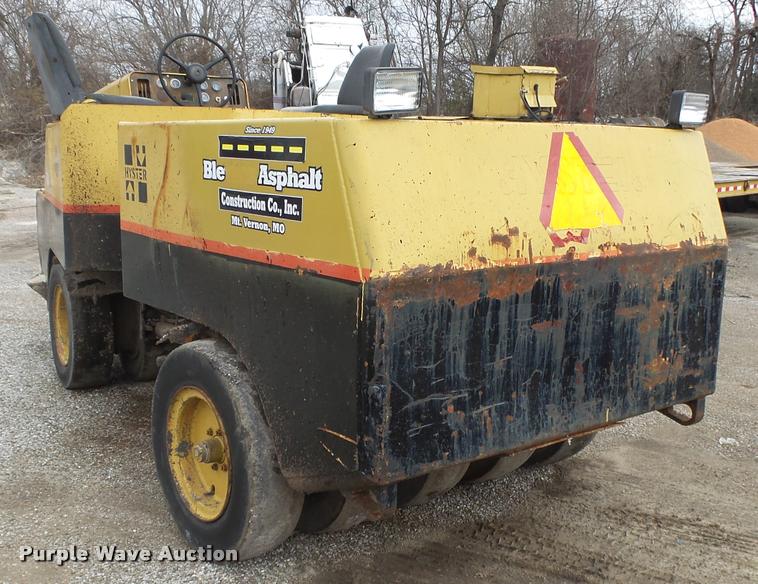 image for item BM9522 Hyster C530A pneumatic roller