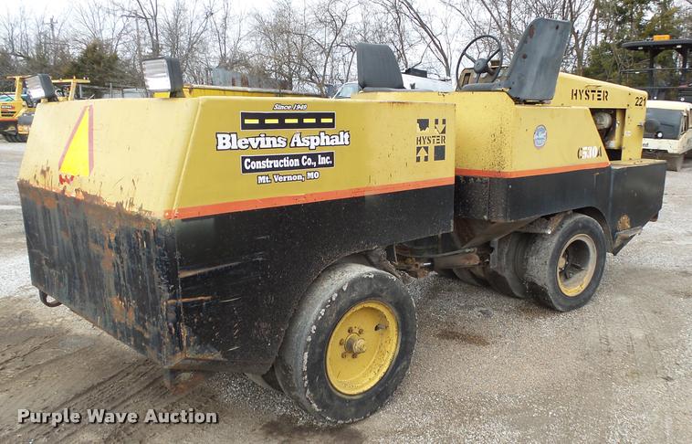 image for item BM9522 Hyster C530A pneumatic roller