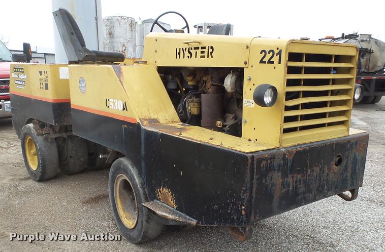 image for item BM9522 Hyster C530A pneumatic roller