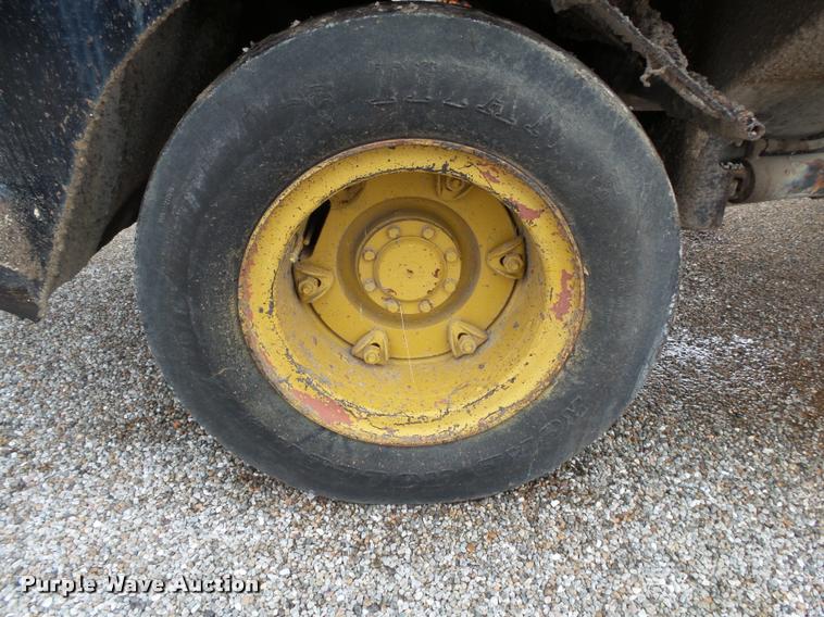 image for item BM9522 Hyster C530A pneumatic roller