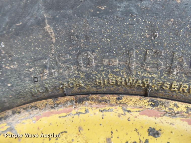 image for item BM9522 Hyster C530A pneumatic roller