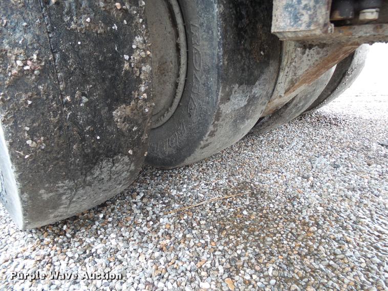 image for item BM9522 Hyster C530A pneumatic roller