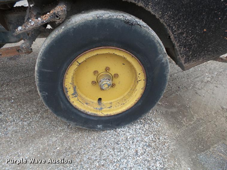 image for item BM9522 Hyster C530A pneumatic roller