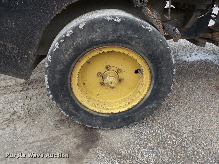 image for item BM9522 Hyster C530A pneumatic roller