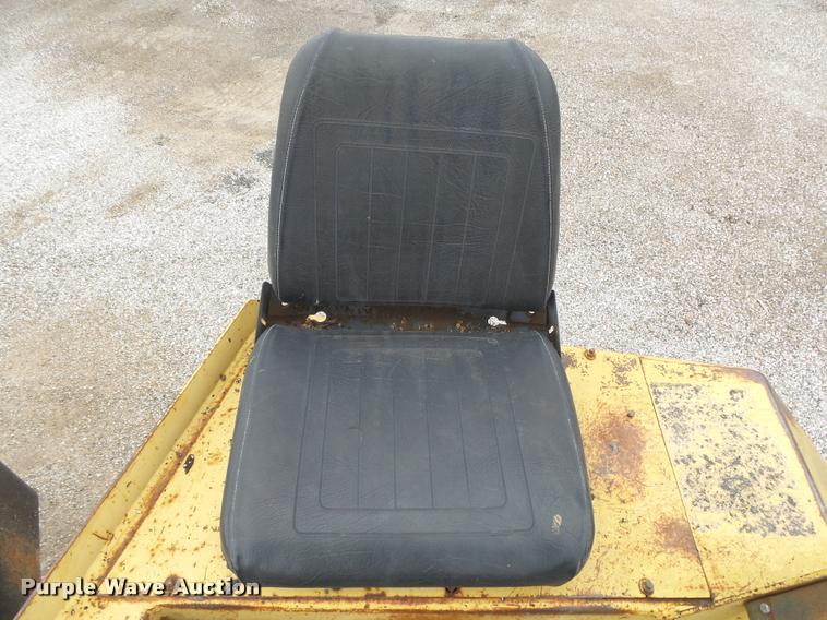 image for item BM9522 Hyster C530A pneumatic roller