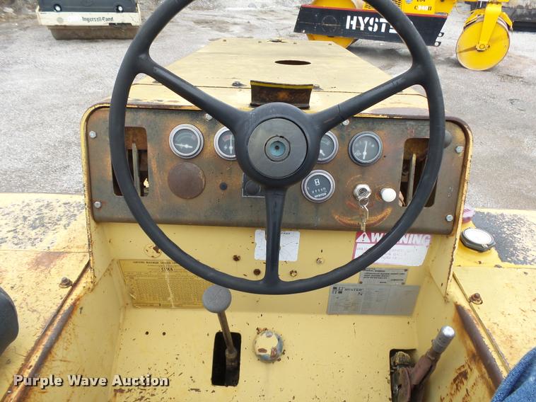 image for item BM9522 Hyster C530A pneumatic roller