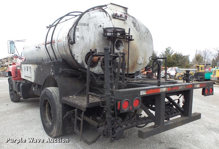 image for item BM9525 1991 GMC TopKick oil distributor truck