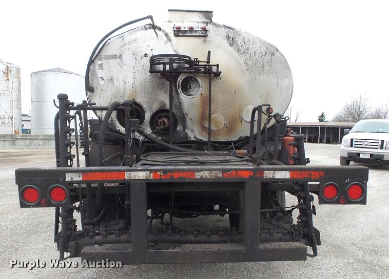 image for item BM9525 1991 GMC TopKick oil distributor truck