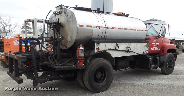 image for item BM9525 1991 GMC TopKick oil distributor truck