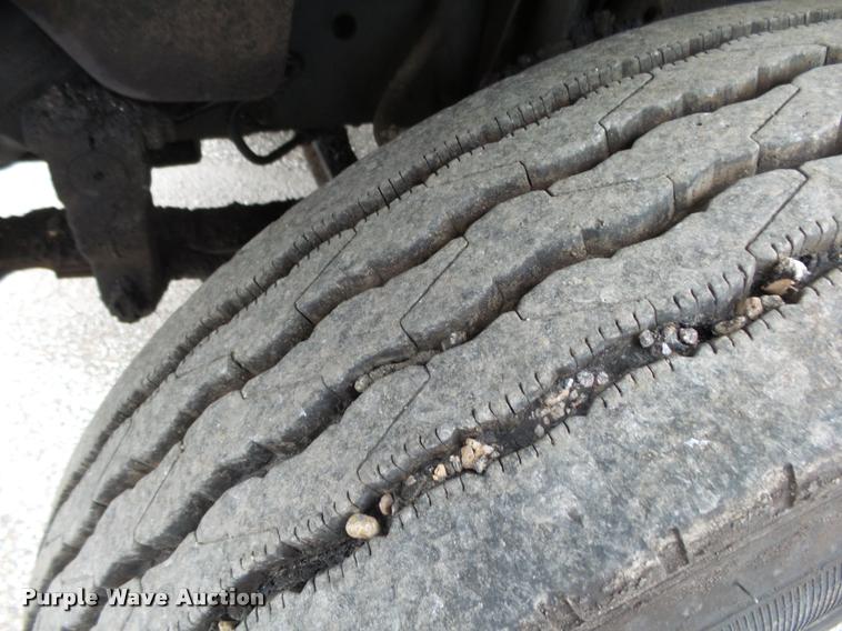 image for item BM9525 1991 GMC TopKick oil distributor truck