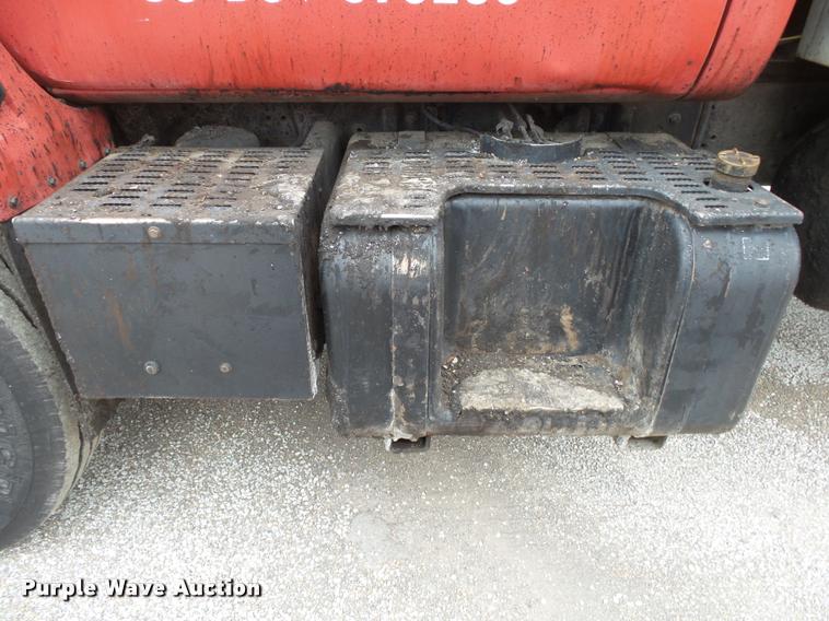 image for item BM9525 1991 GMC TopKick oil distributor truck