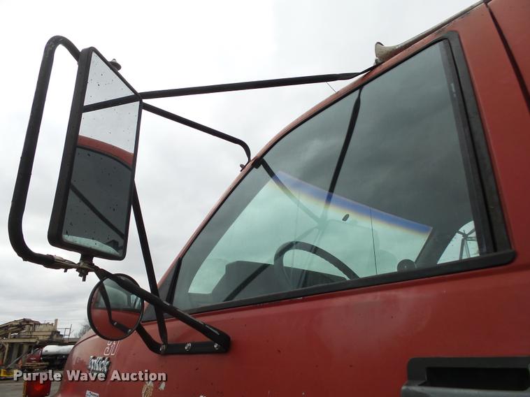 image for item BM9525 1991 GMC TopKick oil distributor truck