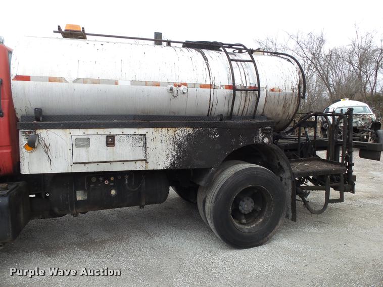 image for item BM9525 1991 GMC TopKick oil distributor truck