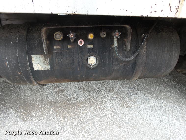 image for item BM9525 1991 GMC TopKick oil distributor truck