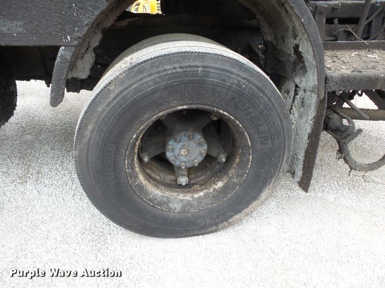 image for item BM9525 1991 GMC TopKick oil distributor truck