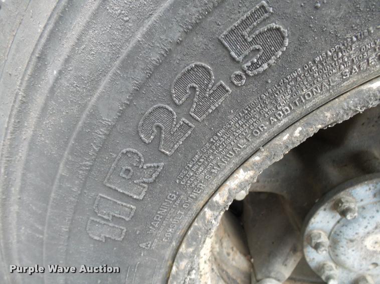 image for item BM9525 1991 GMC TopKick oil distributor truck