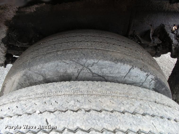 image for item BM9525 1991 GMC TopKick oil distributor truck