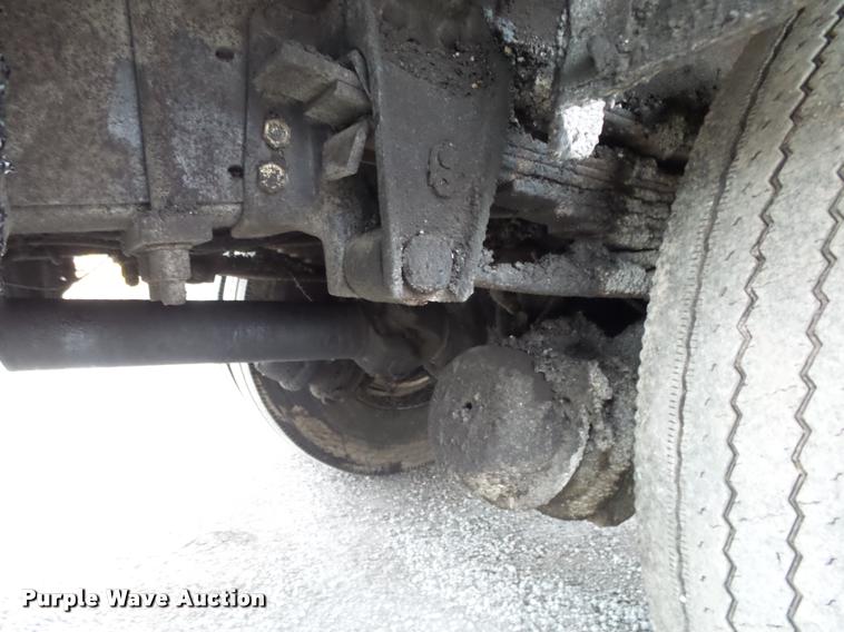 image for item BM9525 1991 GMC TopKick oil distributor truck