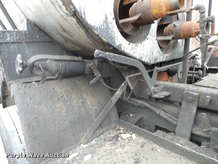 image for item BM9525 1991 GMC TopKick oil distributor truck