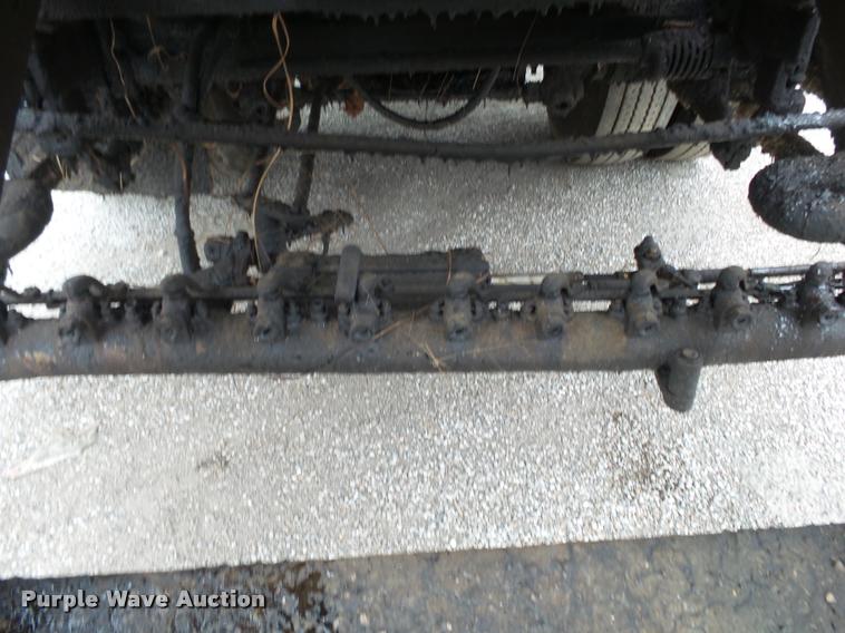 image for item BM9525 1991 GMC TopKick oil distributor truck