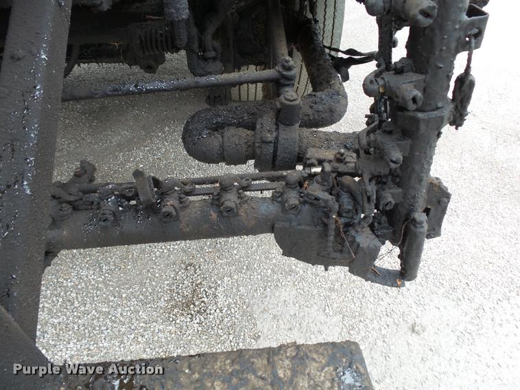 image for item BM9525 1991 GMC TopKick oil distributor truck