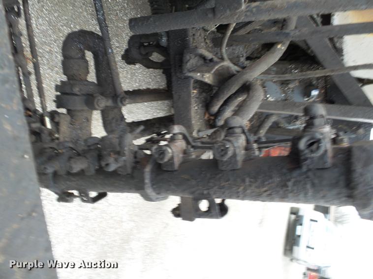 image for item BM9525 1991 GMC TopKick oil distributor truck