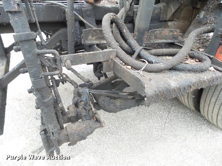 image for item BM9525 1991 GMC TopKick oil distributor truck