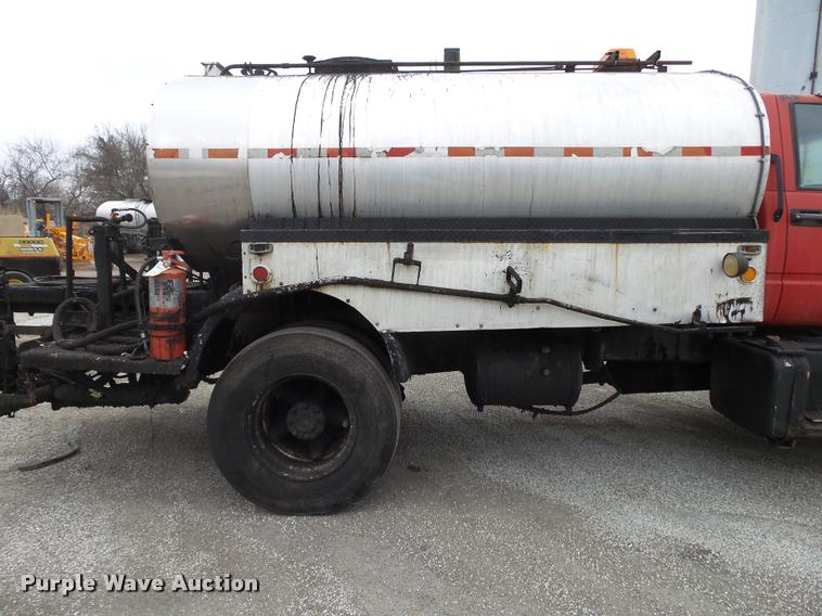 image for item BM9525 1991 GMC TopKick oil distributor truck