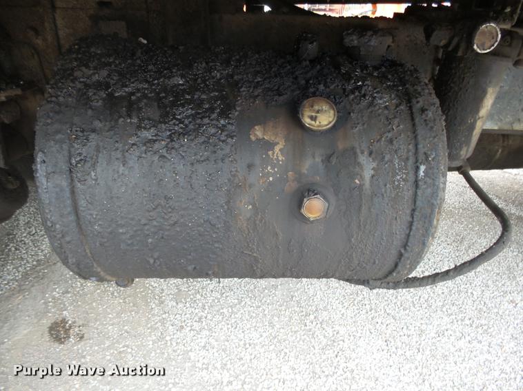 image for item BM9525 1991 GMC TopKick oil distributor truck