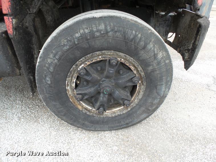 image for item BM9525 1991 GMC TopKick oil distributor truck