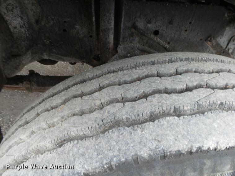 image for item BM9525 1991 GMC TopKick oil distributor truck