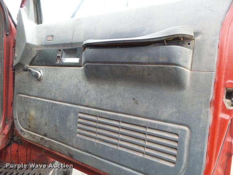 image for item BM9525 1991 GMC TopKick oil distributor truck