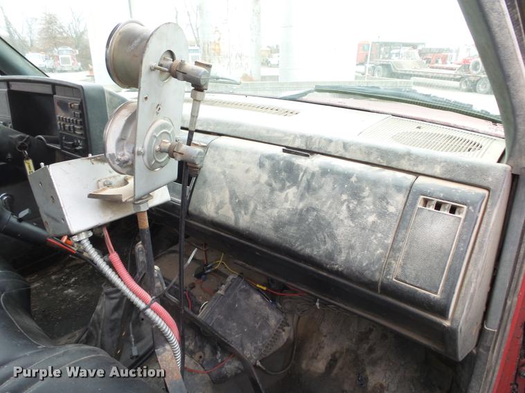 image for item BM9525 1991 GMC TopKick oil distributor truck