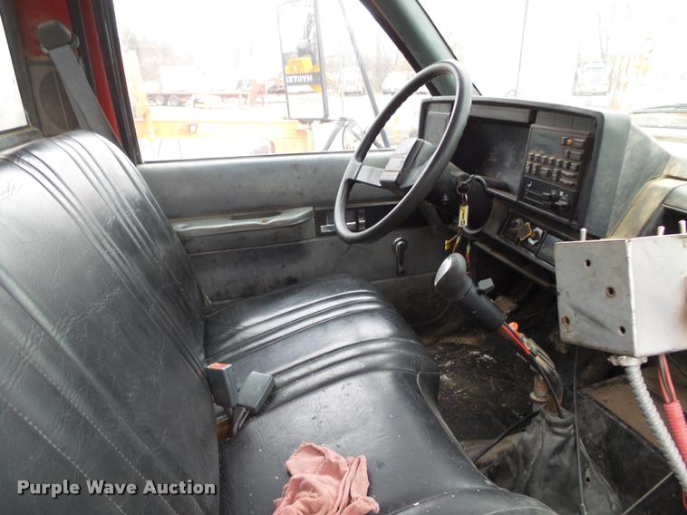 image for item BM9525 1991 GMC TopKick oil distributor truck