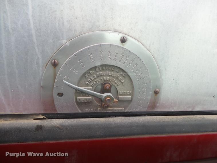 image for item BM9525 1991 GMC TopKick oil distributor truck