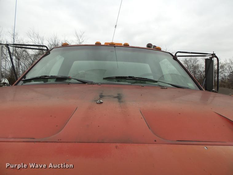 image for item BM9525 1991 GMC TopKick oil distributor truck