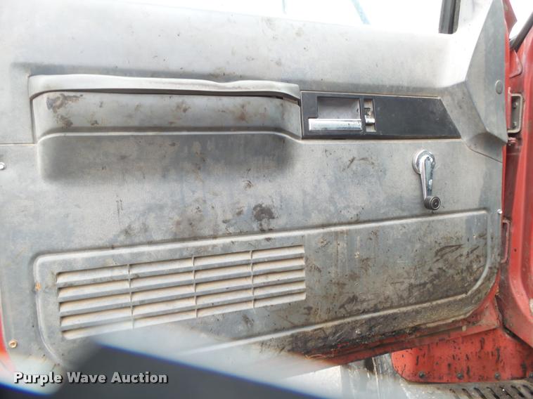 image for item BM9525 1991 GMC TopKick oil distributor truck