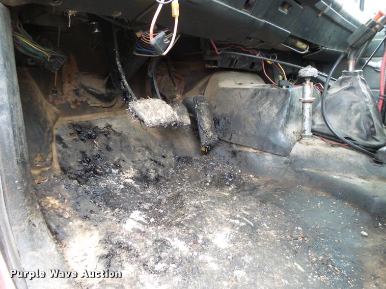 image for item BM9525 1991 GMC TopKick oil distributor truck