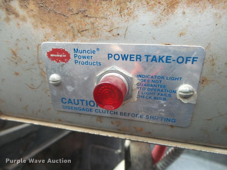 image for item BM9525 1991 GMC TopKick oil distributor truck