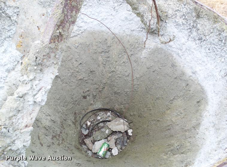 image for item CB9775 Concrete bucket