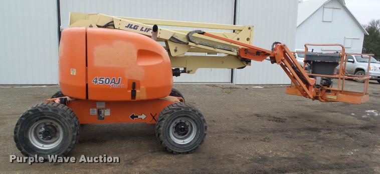 image for item CB9781 2002 JLG 450AJ SII boom lift