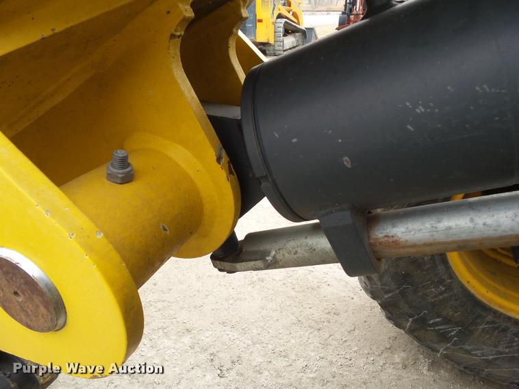 image for item CB9793 2003 Gehl 721T wheel loader