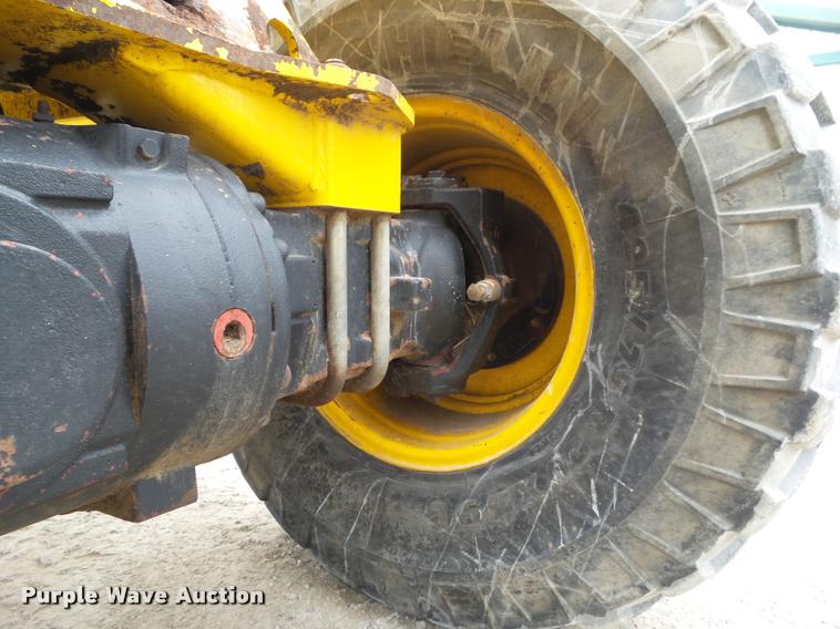 image for item CB9793 2003 Gehl 721T wheel loader