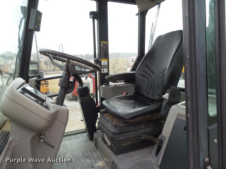 image for item CB9793 2003 Gehl 721T wheel loader