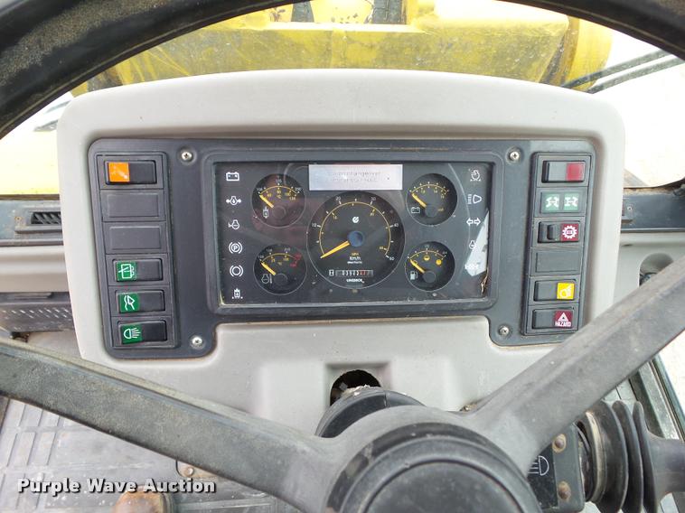 image for item CB9793 2003 Gehl 721T wheel loader