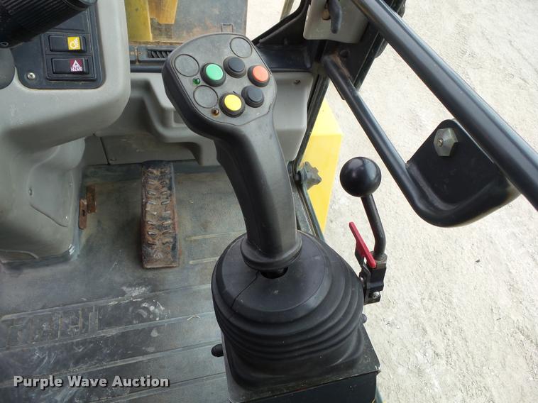 image for item CB9793 2003 Gehl 721T wheel loader