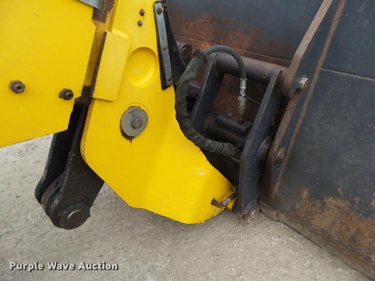 image for item CB9793 2003 Gehl 721T wheel loader