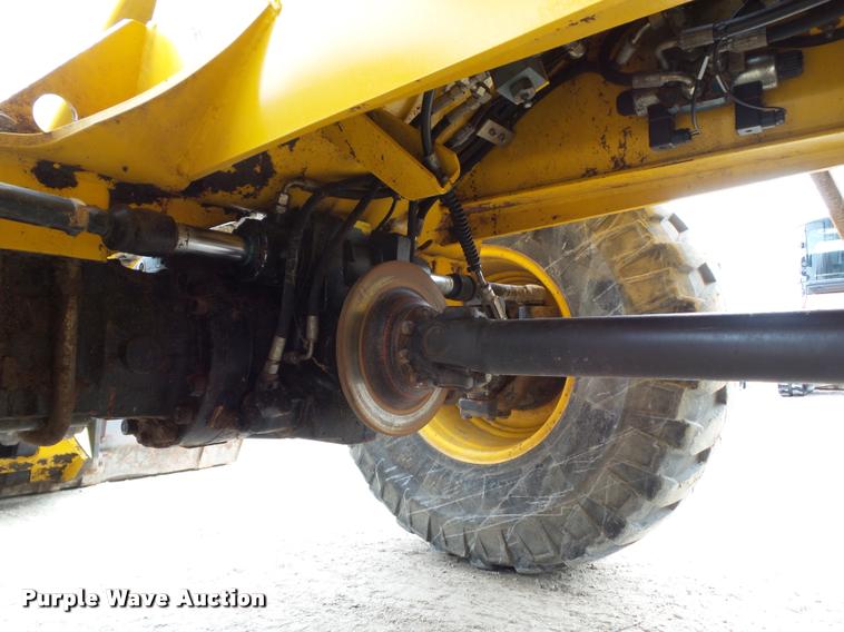 image for item CB9793 2003 Gehl 721T wheel loader