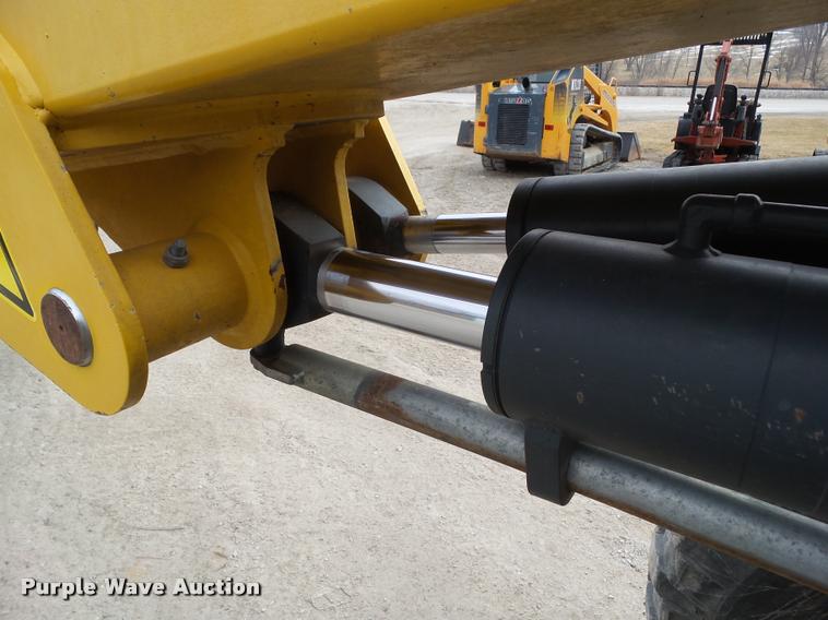 image for item CB9793 2003 Gehl 721T wheel loader