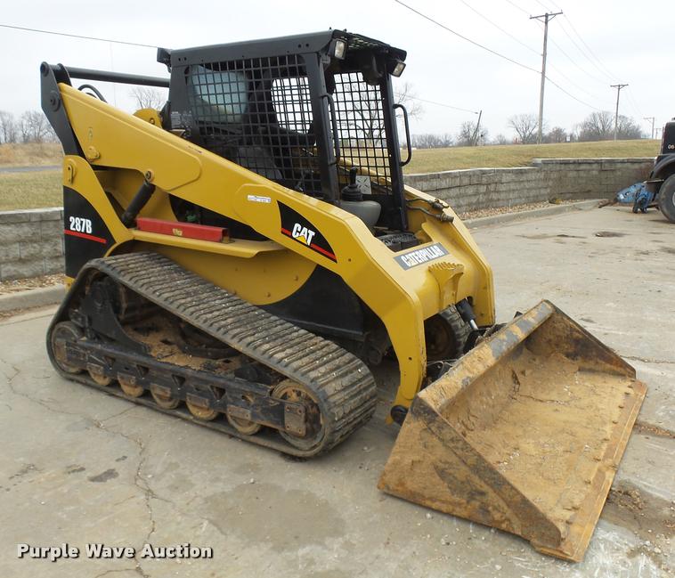 image for item CC9067 2004 Caterpillar 287B skid steer